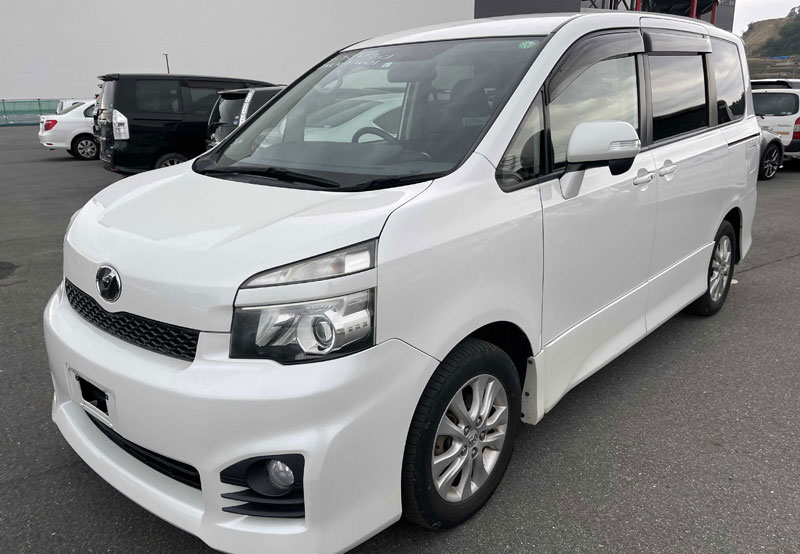 Toyota voxy 2013